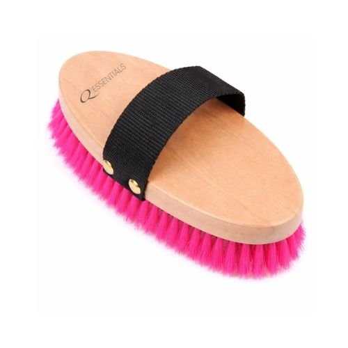 Houten paardenborstel met roze haren en zwarte band van QHP Essentials