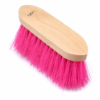 Houten paardenborstel met roze haren van QHP voor dagelijkse verzorging van paard en stal